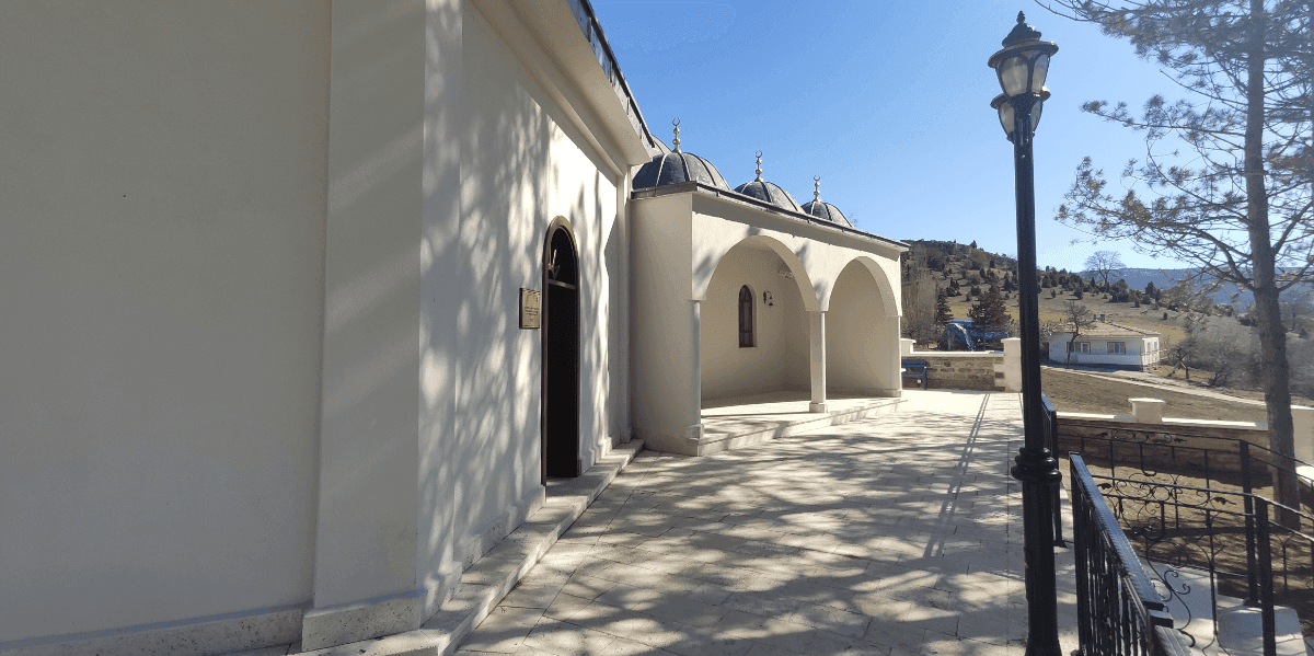 Bilecik-Bozüyük Kumral Abdal Türbesi ve Mescidi 2018-2019 Yılı Restorasyonu İşi